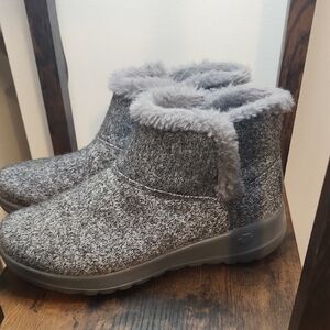 Skechers Gray Ankle Boots with Faux Fur